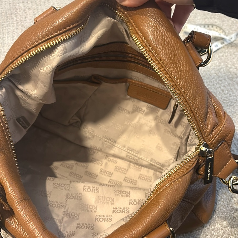 Michael Kors Pebbled Leather Brown Gold Tone Hardware - Picture 3 of 14